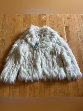 Liz Lange White Faux Fur Jacket. Large. Perfect for any season. Wedding. NEW